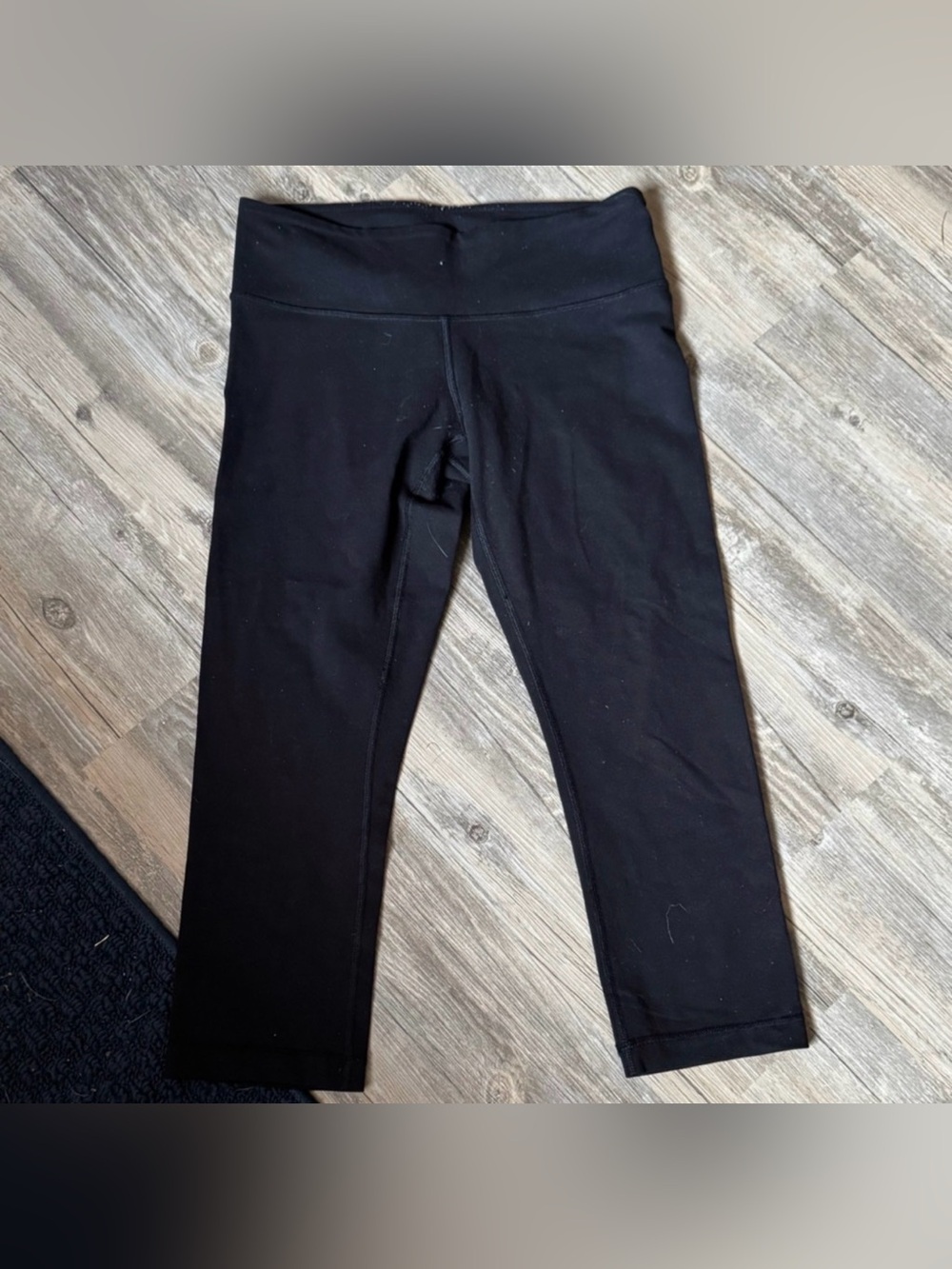 Vintage Lululemon black cropped leggings